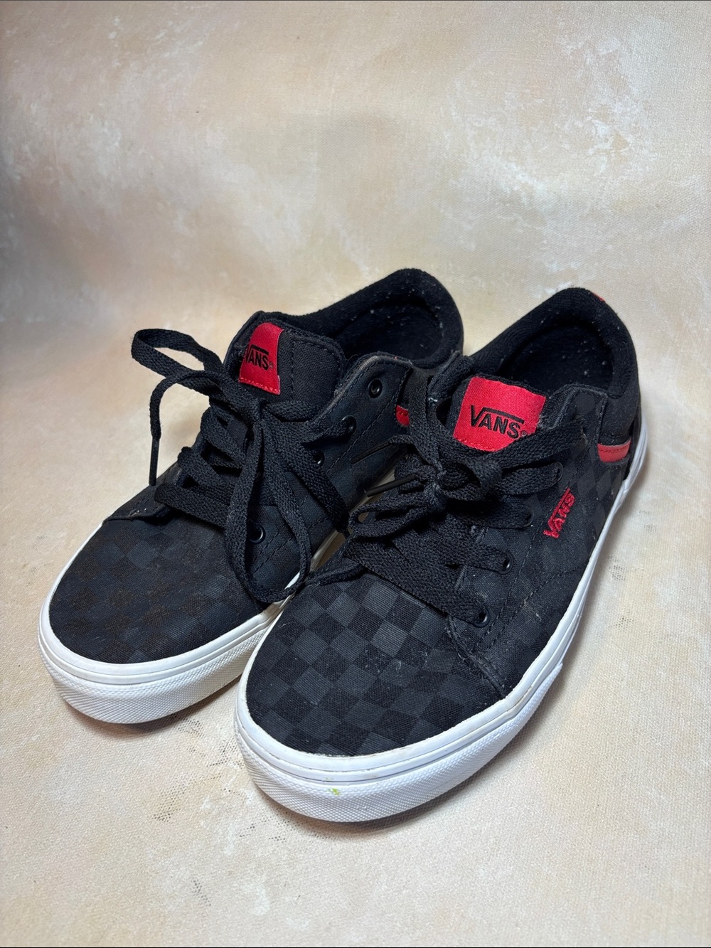 Vans Kids Seldan Black and Red Checkerboard Sneakers, skate shoes, size 4 Youth